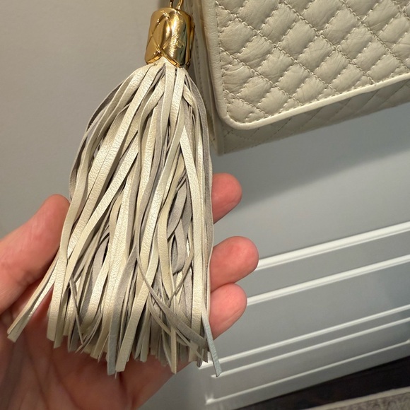 Ganson Elegant Cream Quilted Leather crossbody Bag - Picture 3 of 5